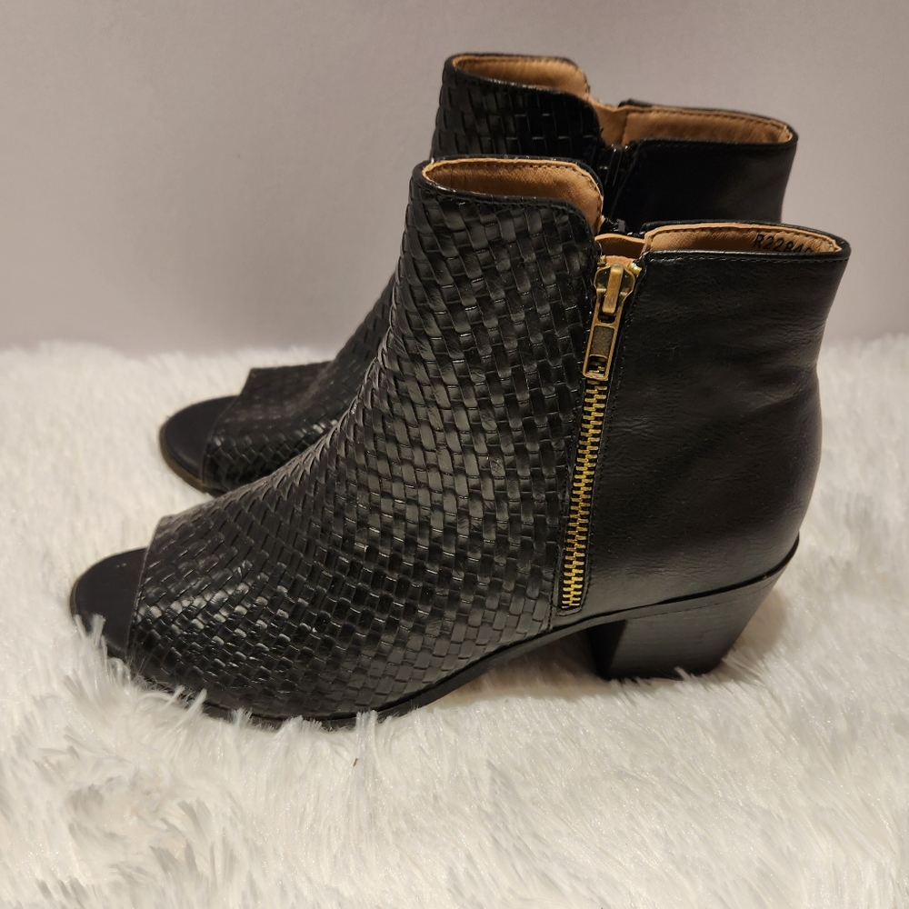 Boots - Picture 2 of 5